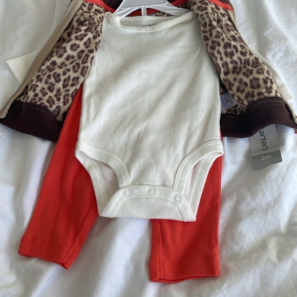 Carters 0-3 months leopard vest set new with tags - Picture 4 of 4